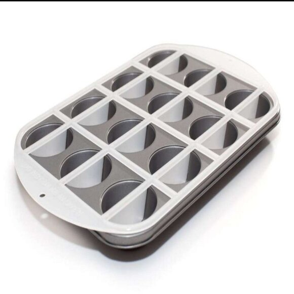 Mrs Fields Half-N-Half Cupcake/Muffin Pan-New - Picture 4 of 8